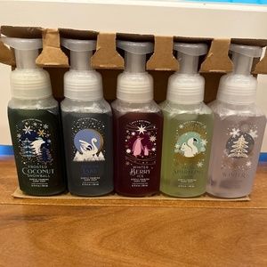 Bath and Body Works Holiday Gentle Foaming Hand soap NWT